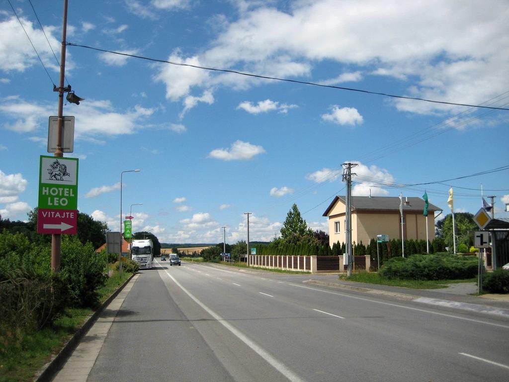Eko Penzion Leo Дудинце Екстериор снимка