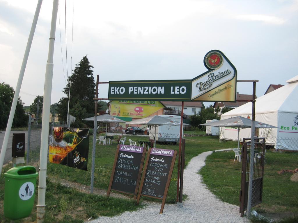 Eko Penzion Leo Дудинце Екстериор снимка
