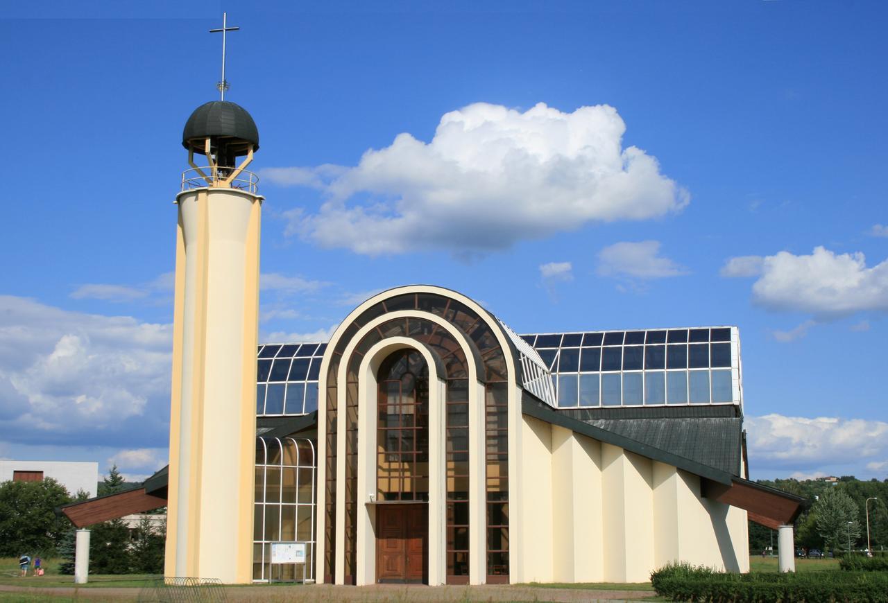 Eko Penzion Leo Дудинце Екстериор снимка